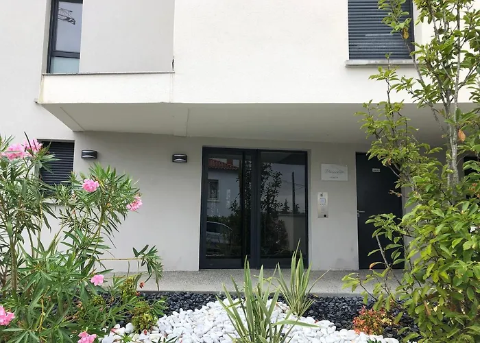 La Roseraie Toulousaine Avec Parking Prive